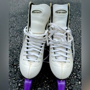 Riedel Women’s figure skates with blade guards.  Size 7